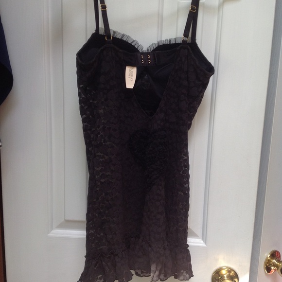 Victoria’sSecret black sheer lingerie top(only).NWT.Molded cups.Ruffled bottom. - Picture 4 of 8